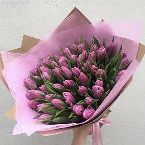 Букет из 59 розовых тюльпанов в упаковке - Dolinasad.by