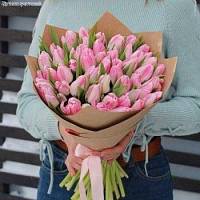 Букет из 35 розовых тюльпанов в упаковке - Dolinasad.by
